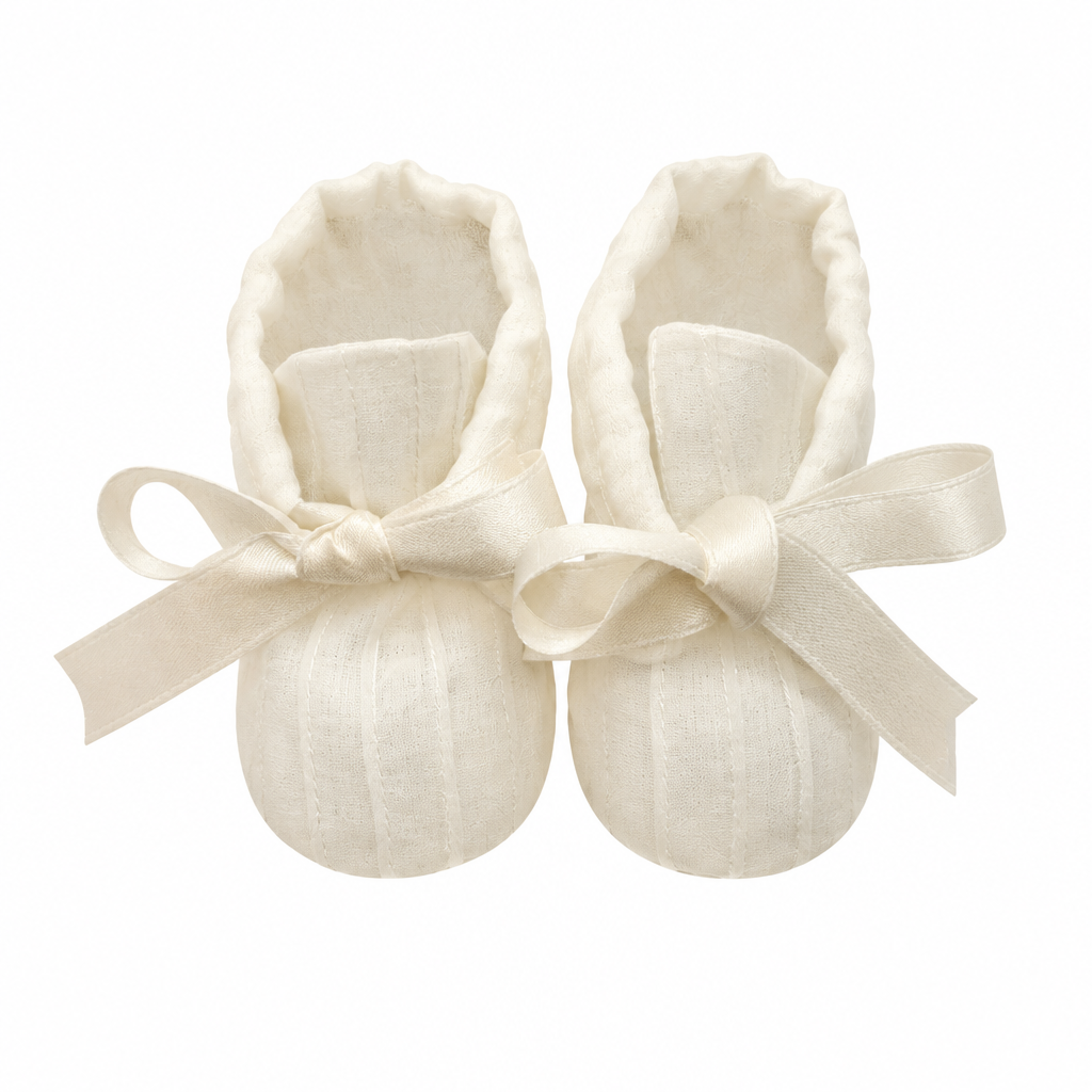 PICCOLA GIUGGIOLA Mulan Set Cerimonia Vestito con Cuffia-Scarpine-Bavetta in Organdis di Seta e Pizzo Panna-Miele Autunno-Inverno