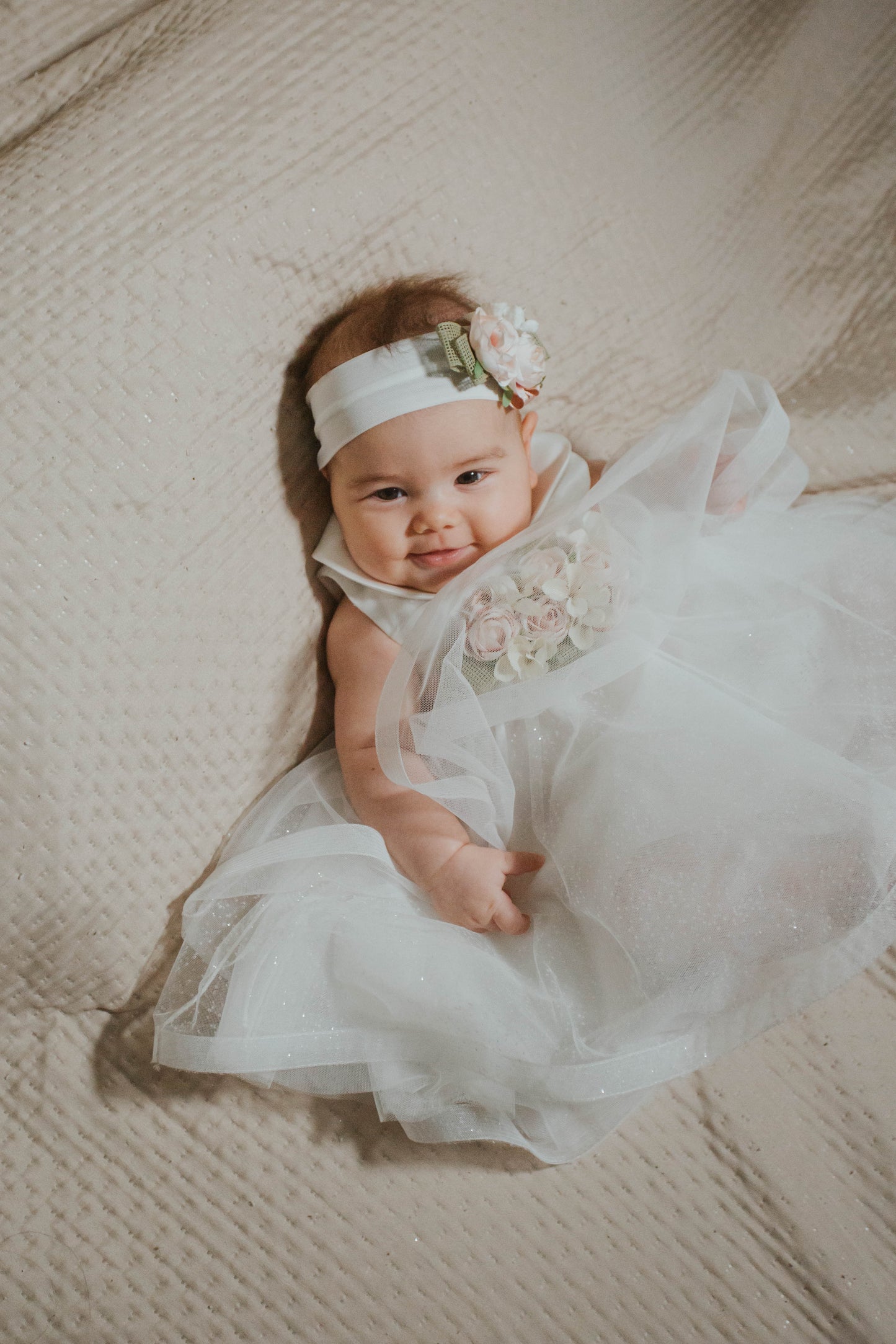 COLORICHIARI Abitino Cerimonia con Coda in Raso e Tulle Glitterato Bianco Latte-Rosa Antico Primavera-Estate